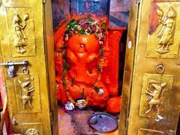  Dhundhiraj Ganesh